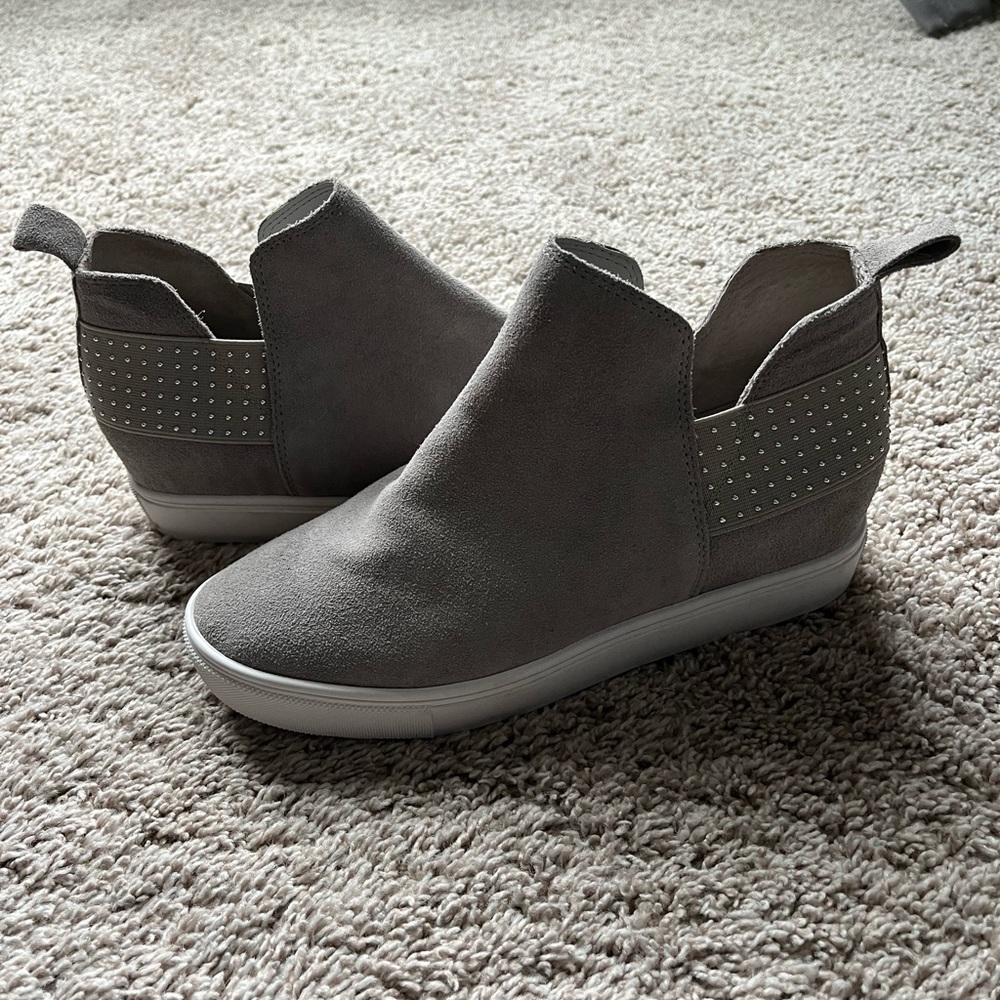 Steve Madden Wedge Grey Suede 8.5